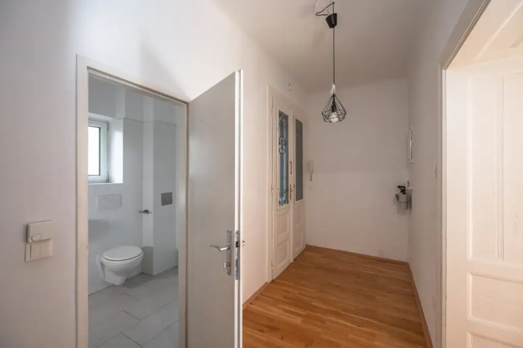 ++Fasangarten++ Altbau mit Potenzial – 2 Zimmer zum Sanieren
