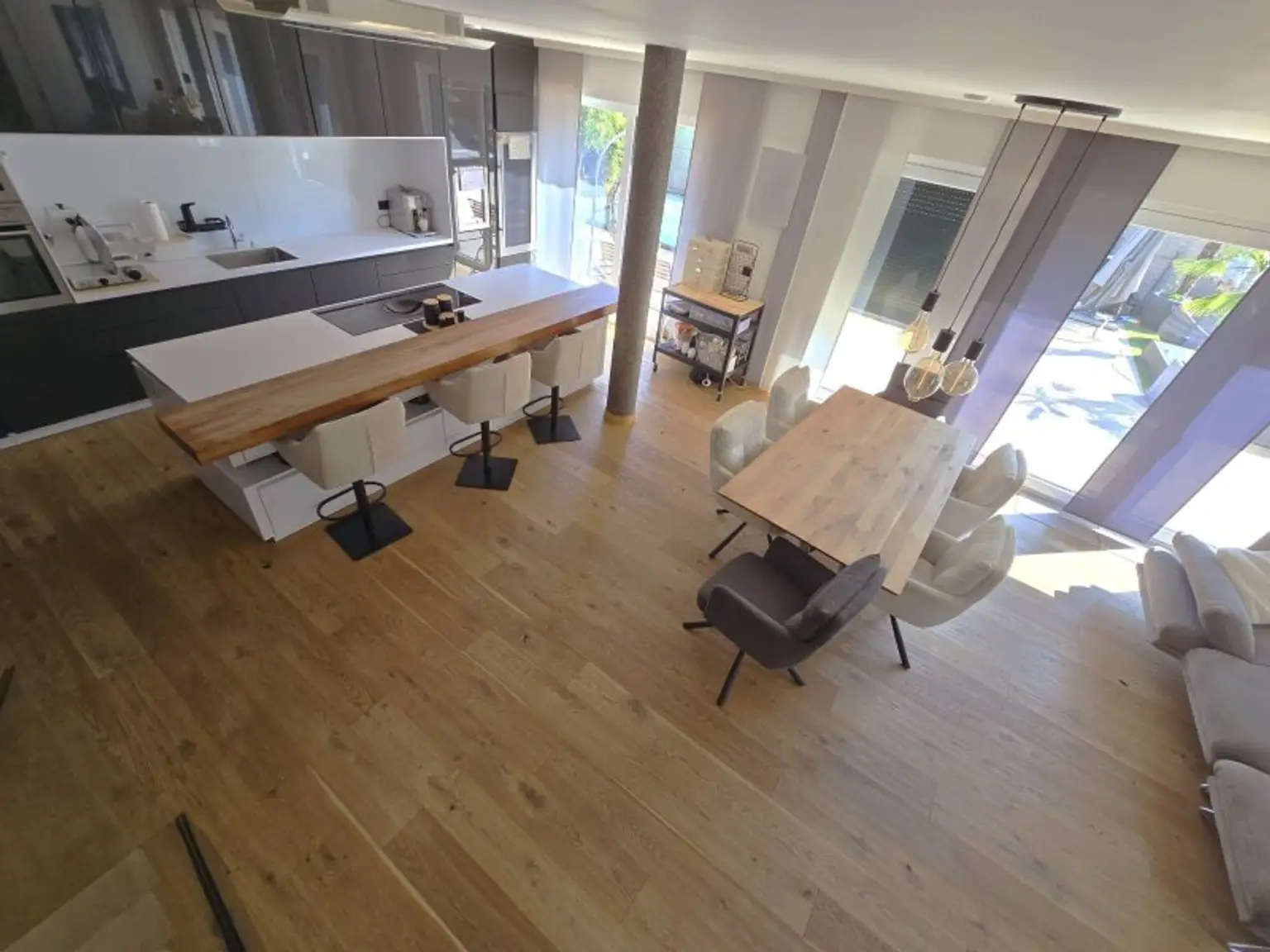 Traumhaft LUXURIÖS AUSGESSTATTETES SMART EFH in Leopoldsdorf: Wfl. 196m², 6 Zimmer, Balkon & Terrasse! + PHOTOVOLTAIK ANLAGE mit STROMSPEICHER + beheizter POOL  + GARAGE + GRILLPLATZ +