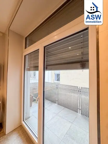 Perfekte Lage!! Top-moderne Altbauwohnung mit Balkon und Sauna in der Hauptstraße