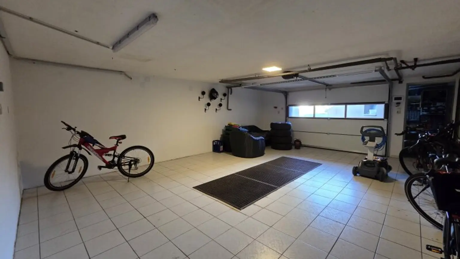 Geräumiges Einfamilienhaus in Silberwald mit Pool, Photovoltaikanlage und KFZ Garage – Ihr neues Zuhause wartet!