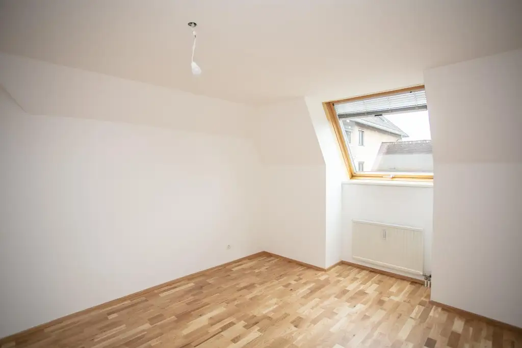 Neu adaptierte DG-Wohnung mit Terrasse und Tiefgarage