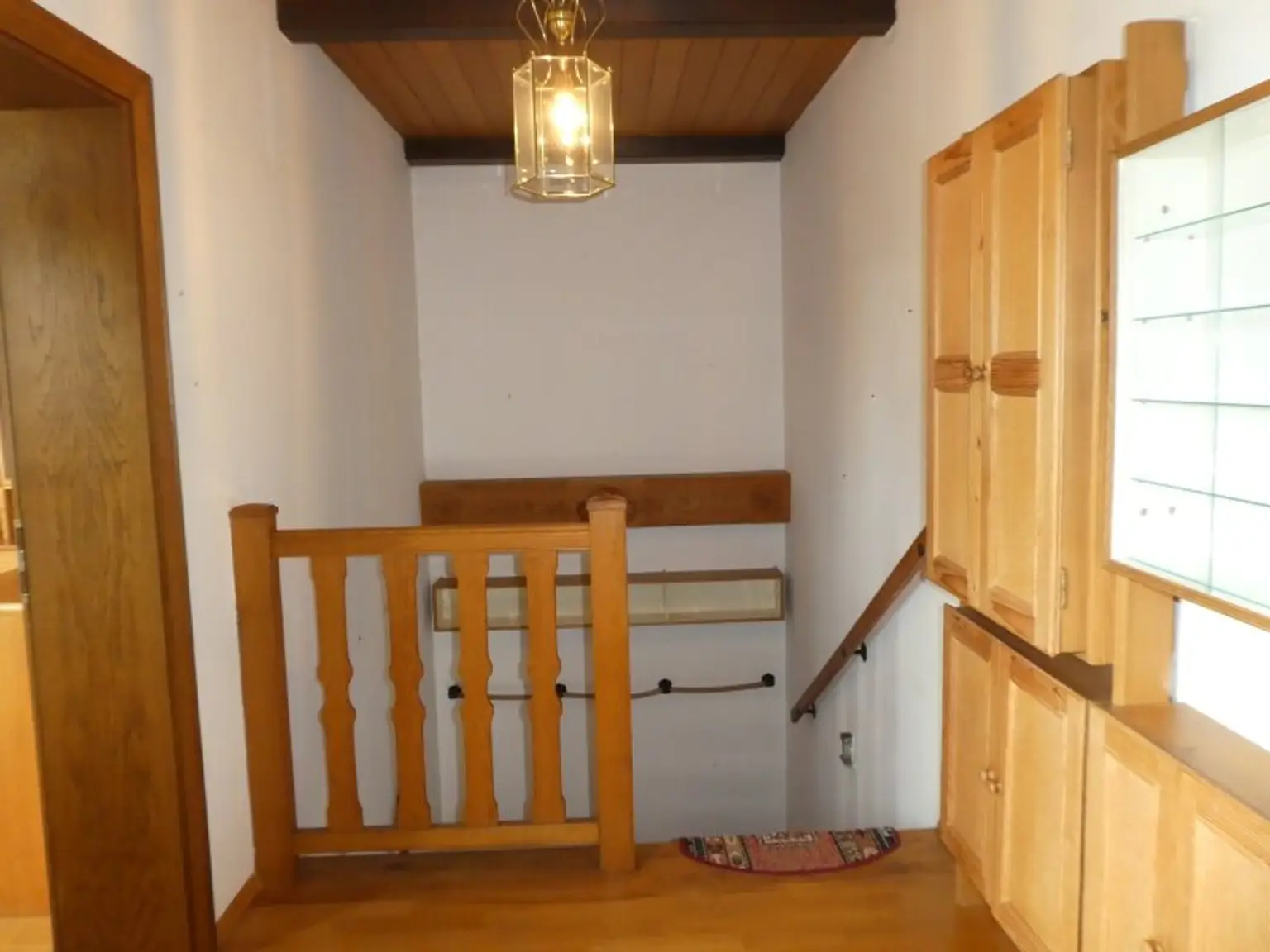 PRIVATSPHÄRE: KLEINES HAUS  mit ENTZÜCKENDEN GARTEN, Garage und Lagerräume - NÄHE BAHNHOF