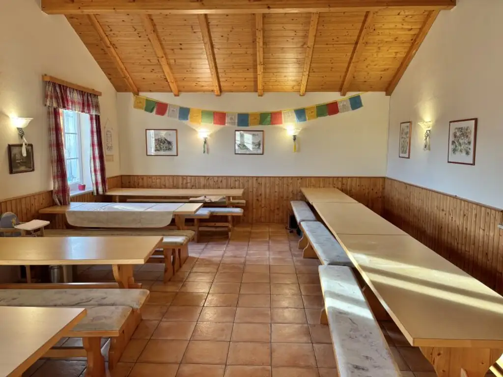 ** LEGENDE IN DER WEINIDYLLE ** D. Ehrensdorf !! Gepflegtes Haus mit ca. 245 m2 Nfl. in gediegener Ortsrandlage - Hauptwohnsitz möglich !!