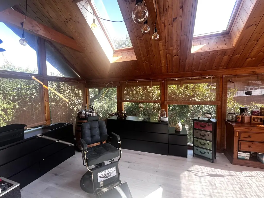 "Solides, Charmantes Haus mit Garten und Pool"