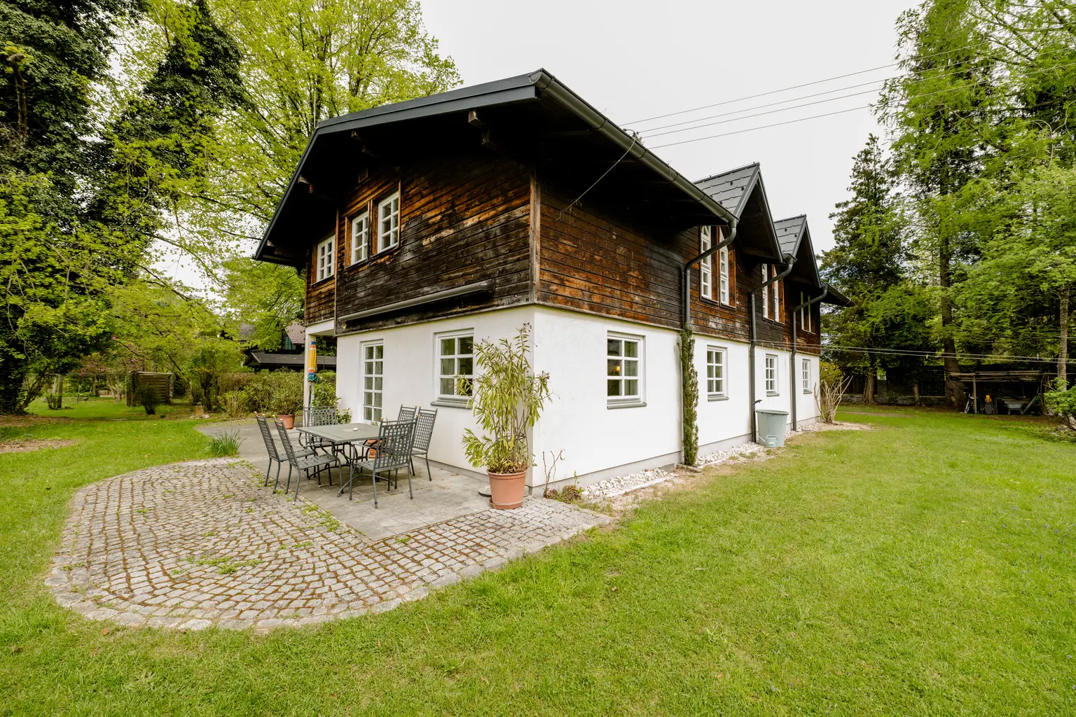Ihr Zuhause am Mondsee – charmanter Altbau auf großzügigem Sonnengrundstück