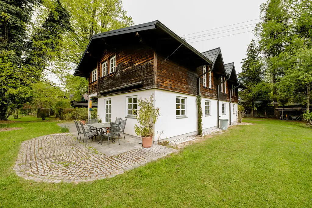 Ihr Zuhause am Mondsee – charmanter Altbau auf großzügigem Sonnengrundstück
