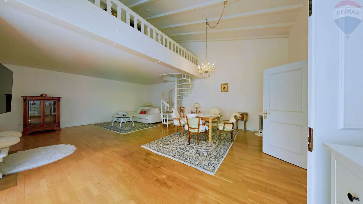 Wohnzimmer/Essbereich