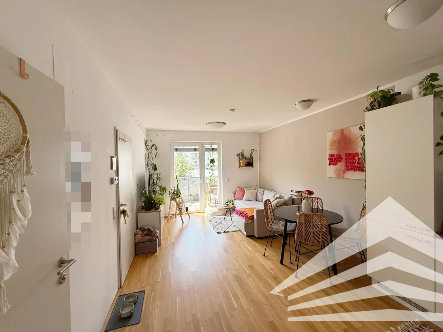 Moderne 2 Zimmer-Wohnung mit Küche und Balkon - TG-Plätze verfügbar