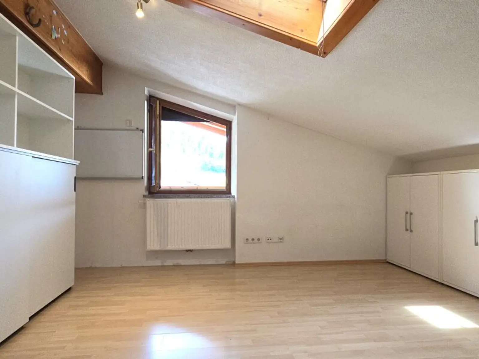 Fügen - großzügige 4 Zimmerwohnung im Dornröschenschlaf