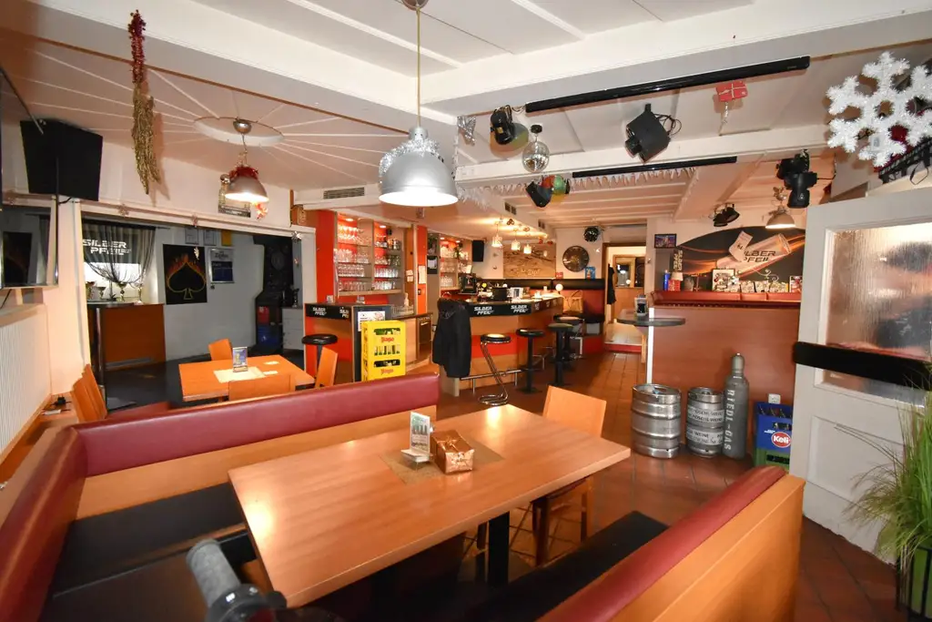 Vermieteter Gastronomiebetrieb mit separater Wohneinheit in zentraler Lage! Nähe BMW, SKF!!