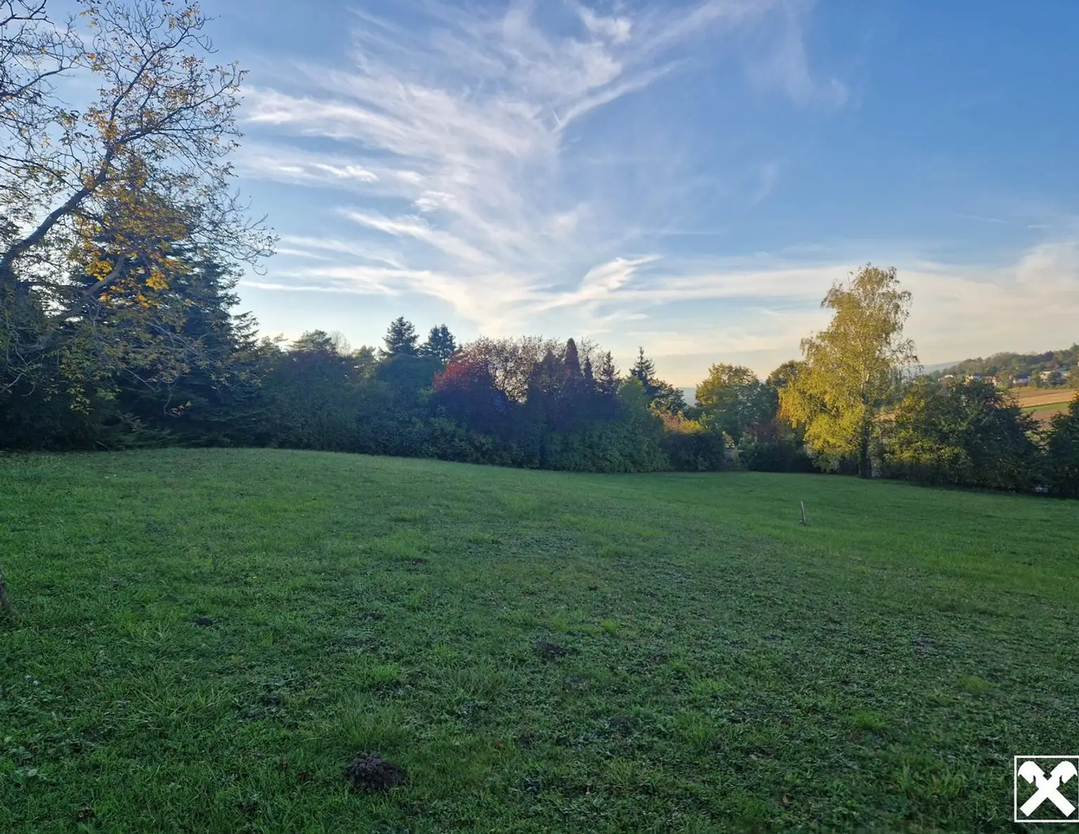 EIN TRAUM WIRD REALITÄT: AUSSERGEWÖHNLICHES BAUGRUNDSTÜCK IN HAGENBRUNN MIT FREIEM AUSBLICK IN TOLLER, RUHIGER WOHNLAGE