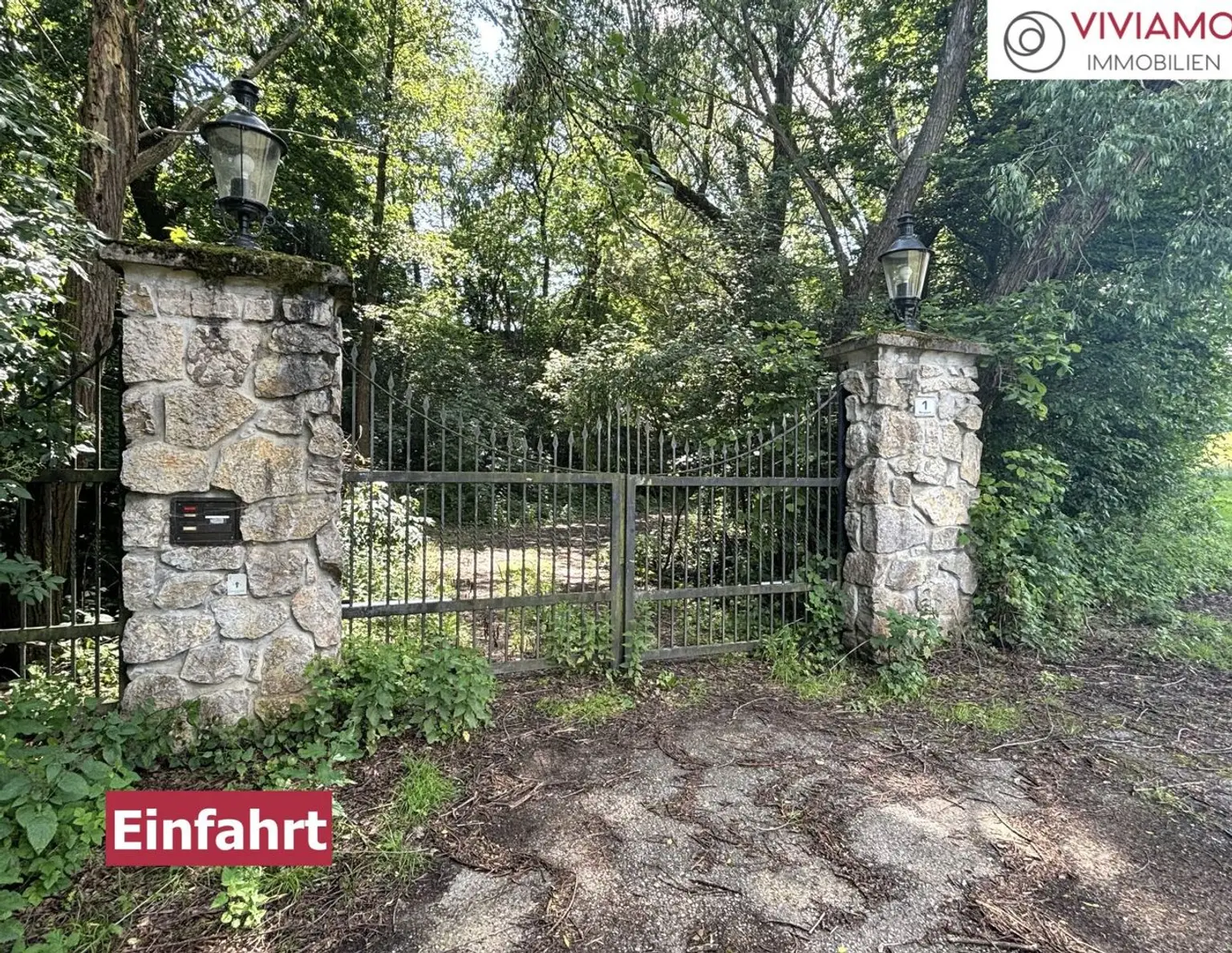 20 Minuten vor den Toren Wiens I Weitläufiges Anwesen im Wienerwald auf 17.900 m² Grundstücksfläche mit Privatsee und Hallenbad!