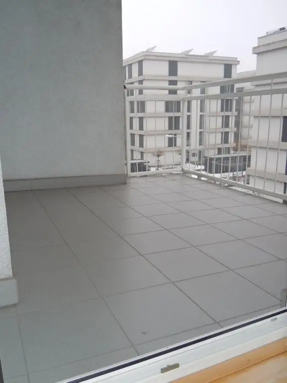 Helle 3,5-Zimmer-Wohnung mit Wintergarten & Loggia - verfügbar ab November 2025