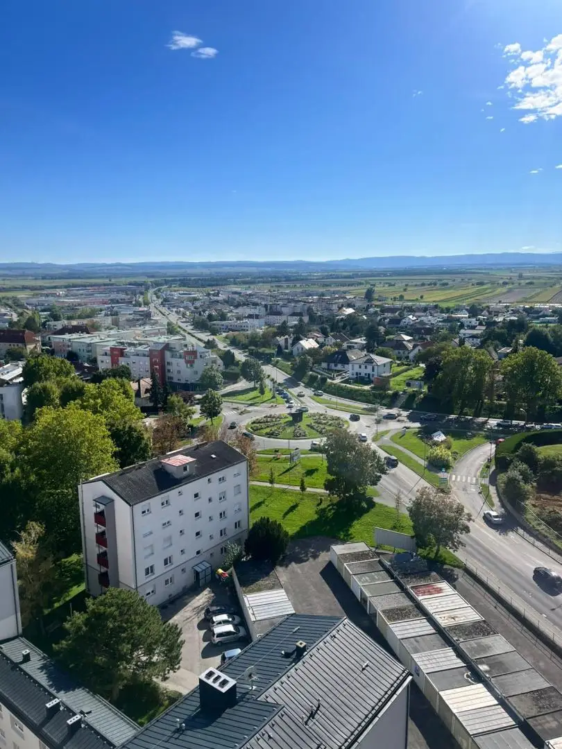 Zentrumsnahe Wohnung mit Küche, Loggia und Traumaussicht!
