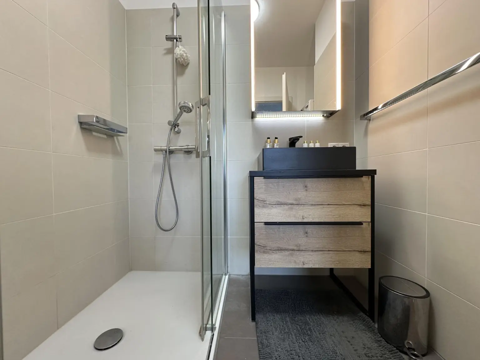 Bad mit ebenerdiger Dusche