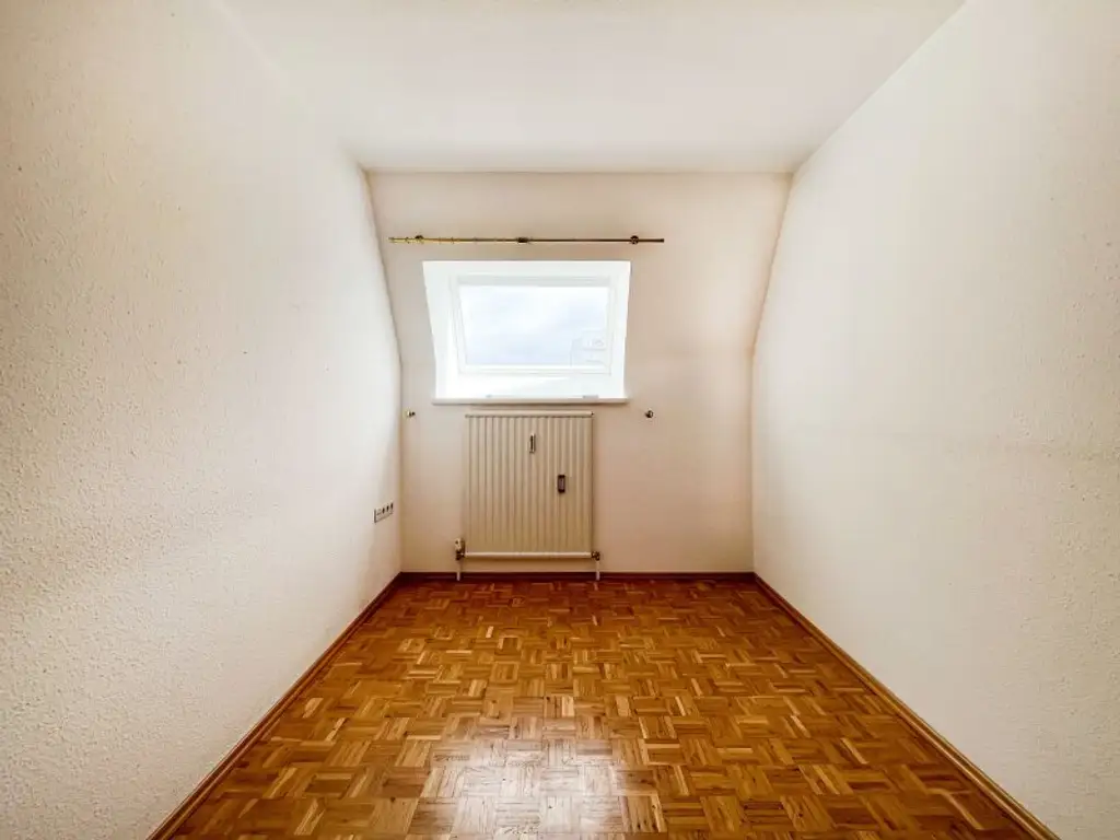 Gut vermietbare DG-Wohnung nahe Hütteldorfer Straße mit Parkplatz