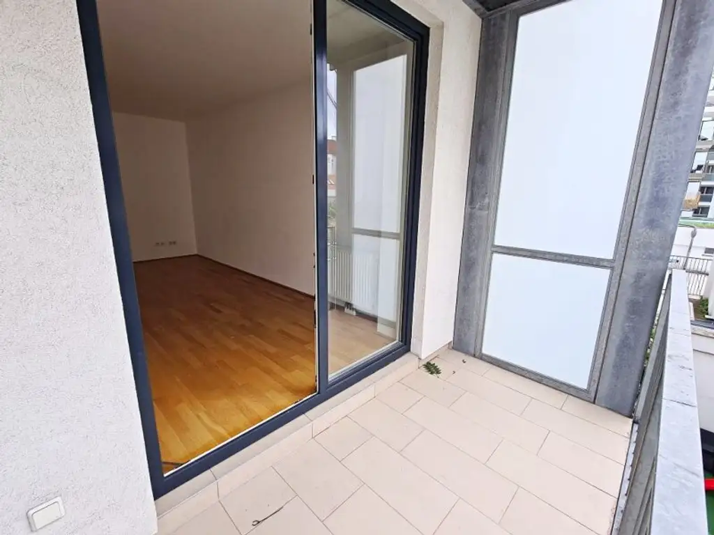 U1-NÄHE, gepflegte 68 m2 Neubau inkl. 4 m2 Loggia, 2 Zimmer, Wannenbad, Parketten, 2. Liftstock, Humboldtgasse