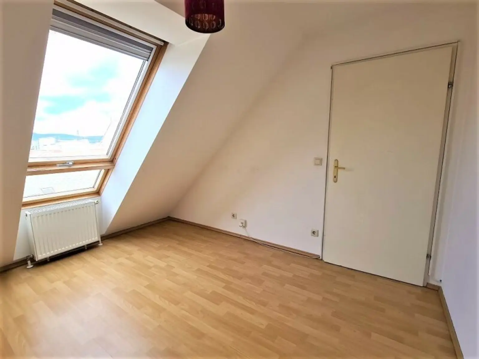 DACHGESCHOSS, AUGARTEN-NÄHE, 87 m² Maisonette mit 10 m2 Terrasse, Wohnküche, 2 Zimmer, Galerie, 2 Bäder, Rembrandtstraße