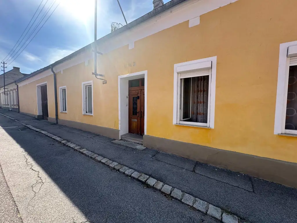 Sanierungsbedürftiger Bauernhof mit großem Grundstück, Stallungen und Stadl – ländlicher Charme mit viel Potential!