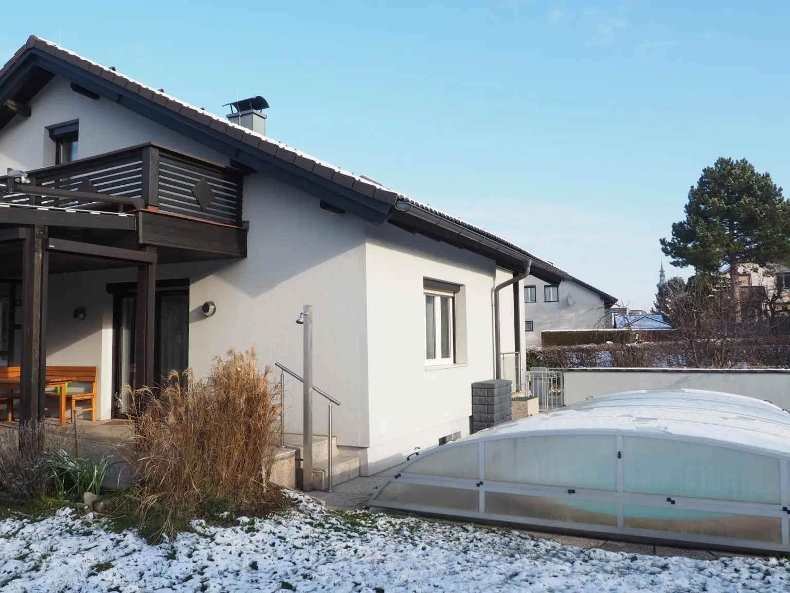 Hausansicht - Garten - Pool