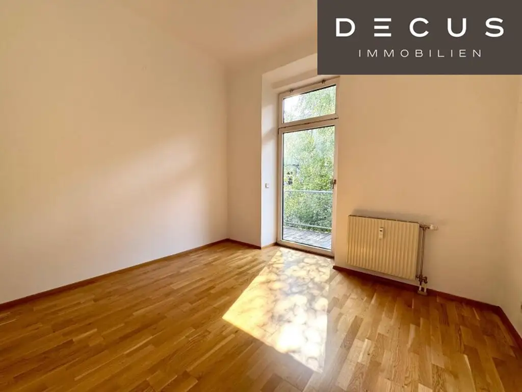 | CHARMANTE 2-ZIMMER-WOHNUNG MIT SONNIGEM BALKON | GRÜN- & SCHLOSSBERGBLICK | ca. 44,1m² | 2.OG | IDEALE LAGE