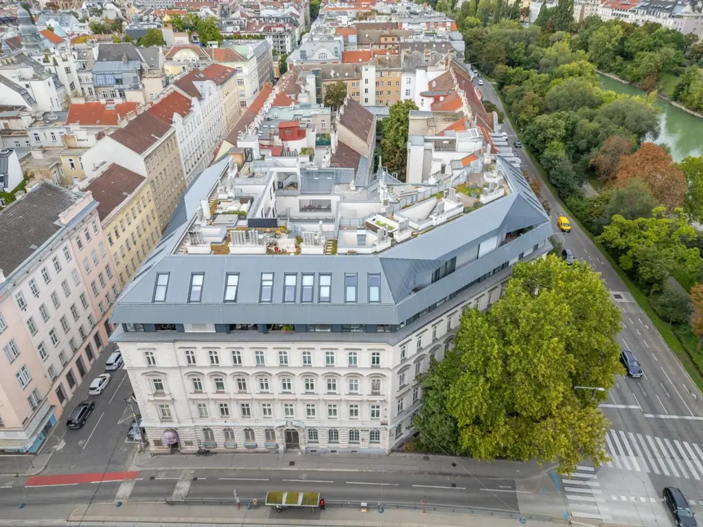 "Exklusives Wohnerlebnis im stilvollen Dachgeschoss mit Donaublick und mehr...."