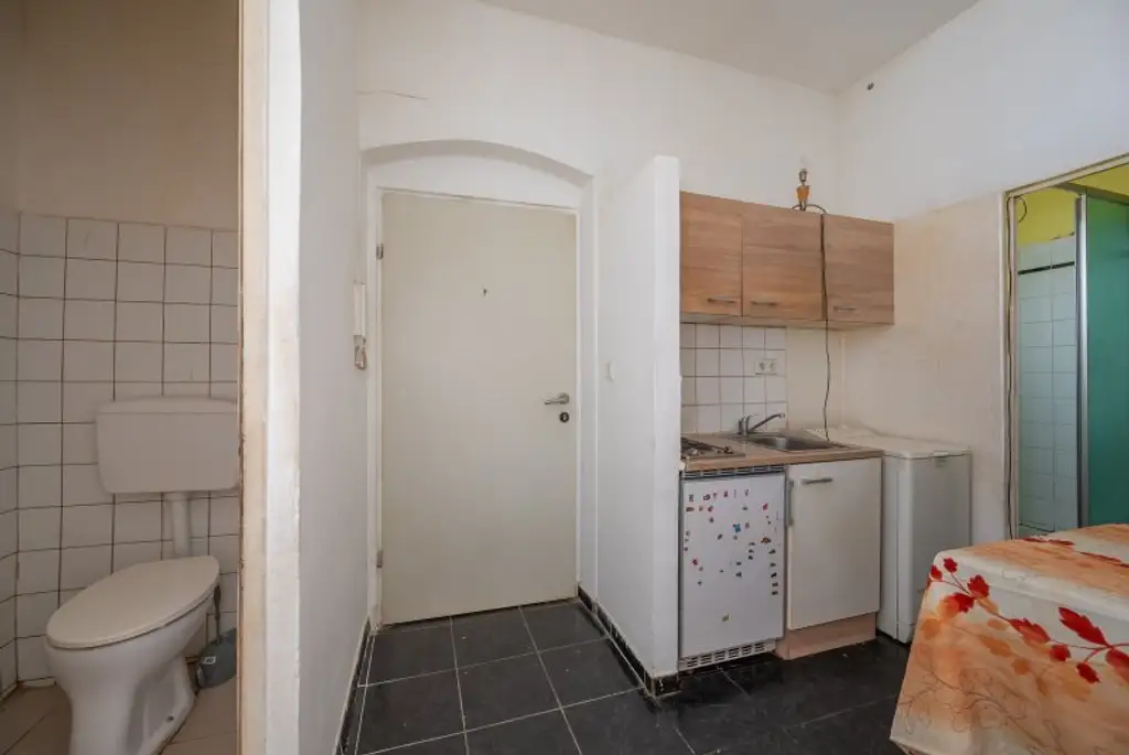 ++NEU++ Sanierungsbedürftige 1-Zimmer Altbau-Wohnung, viel Potenzial! Augartennähe!