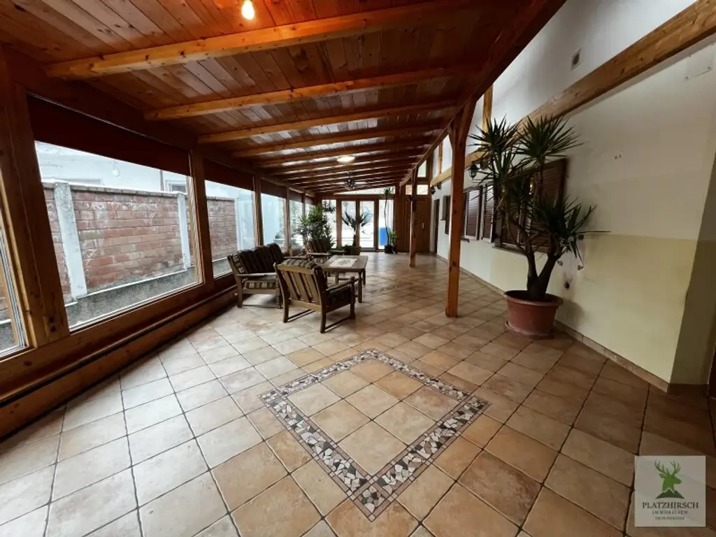 Einzigartiges Liebhaberobjekt mit toskanischem Flair, riesigem Garten, herrlichem Wintergarten, in Prottes - 35 Min von Wien - 8 Minuten von Gänserndorf