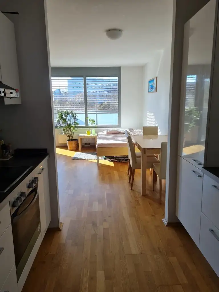 Beim Gasometer: Top-moderne Neubauwohnung mit 9,29m² SÜDWEST-Balkon/Loggia - U3 Nähe!!