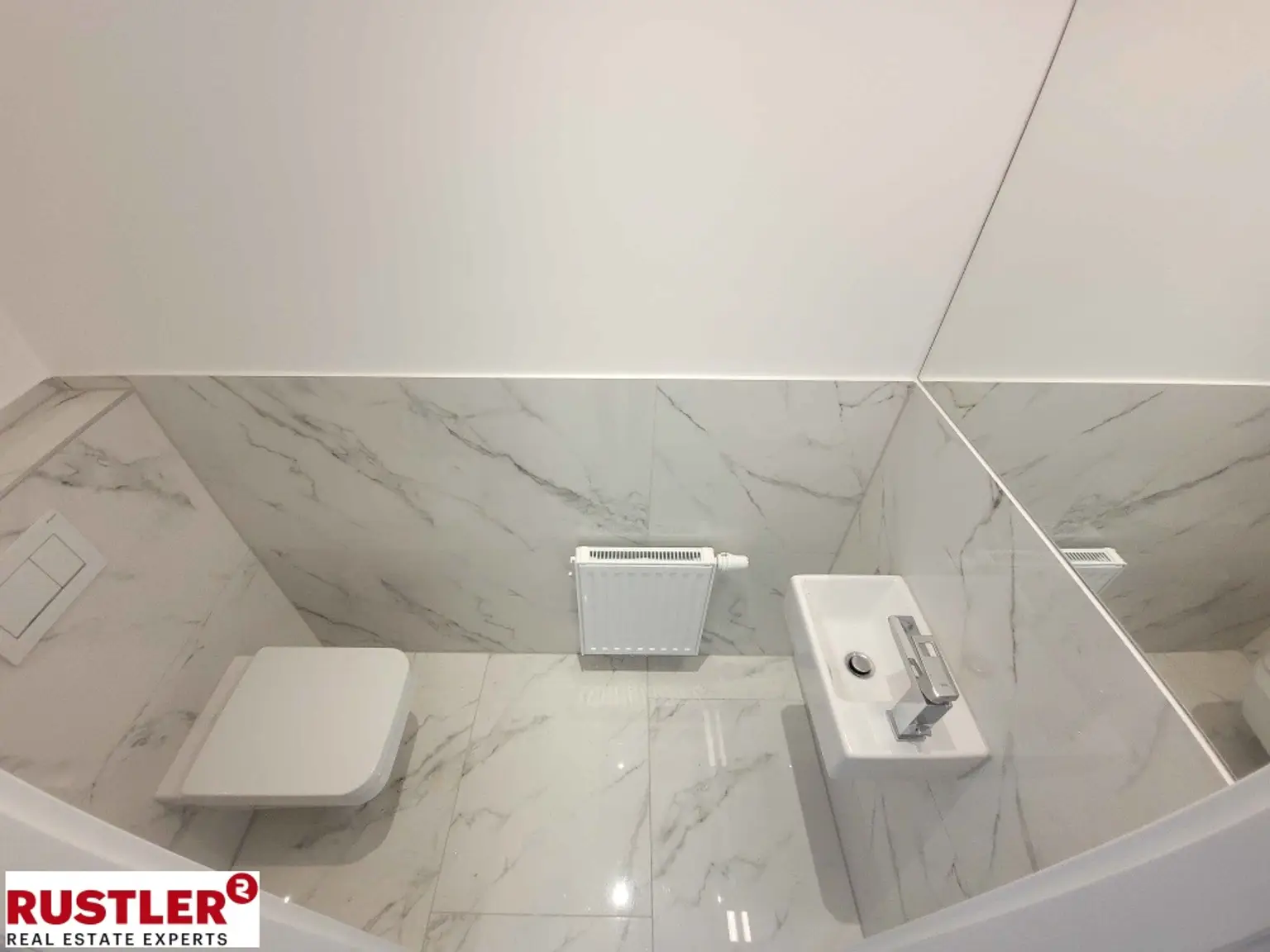 Luxuriöse Dachterrassenwohnung auf 3 Etagen direkt an der U3 - klimatisiert - mit Garage!