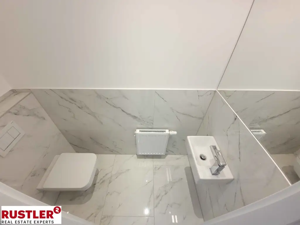Luxuriöse Dachterrassenwohnung auf 3 Etagen direkt an der U3 - klimatisiert - mit Garage!