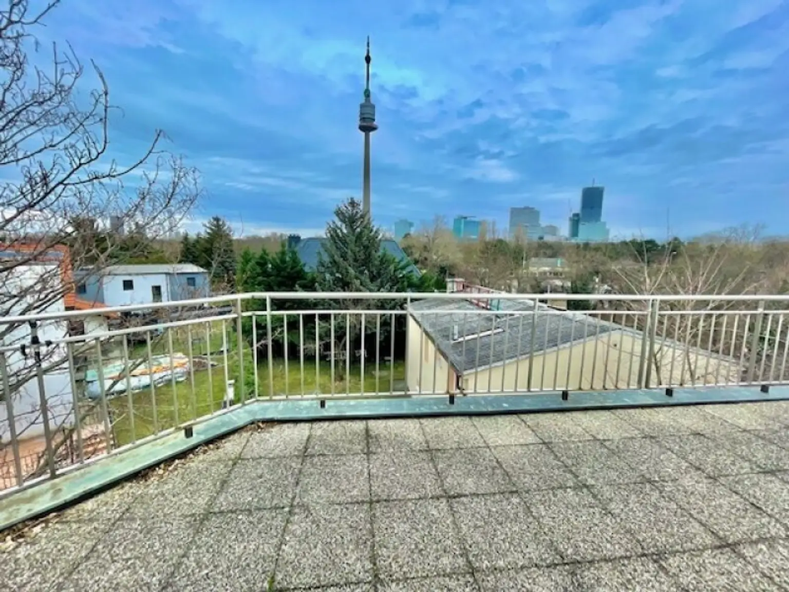 MIETOBJEKT- Wunderschönes Doppel-Haus mit herrlichen Terrassen & Garten - BRUCKHAUFEN -Nähe Donauturm - Uno- City!