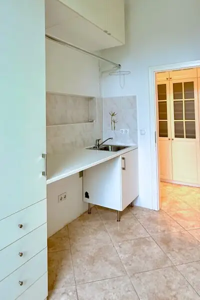 Großzügige Altbauwohnung im Zentrum von Pressbaum