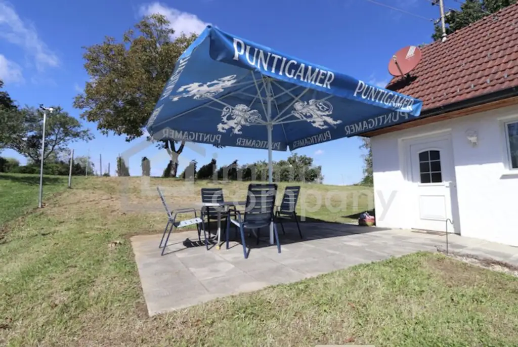 Saniertes ehemaliges Kellerstöckl - Ferienhaus - Tinyhaus mit großem Weingarten