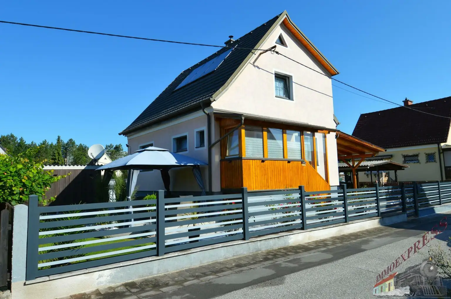 Einfamilienhaus in ruhiger Siedlungslage mit schönem Garten und Solaranlage