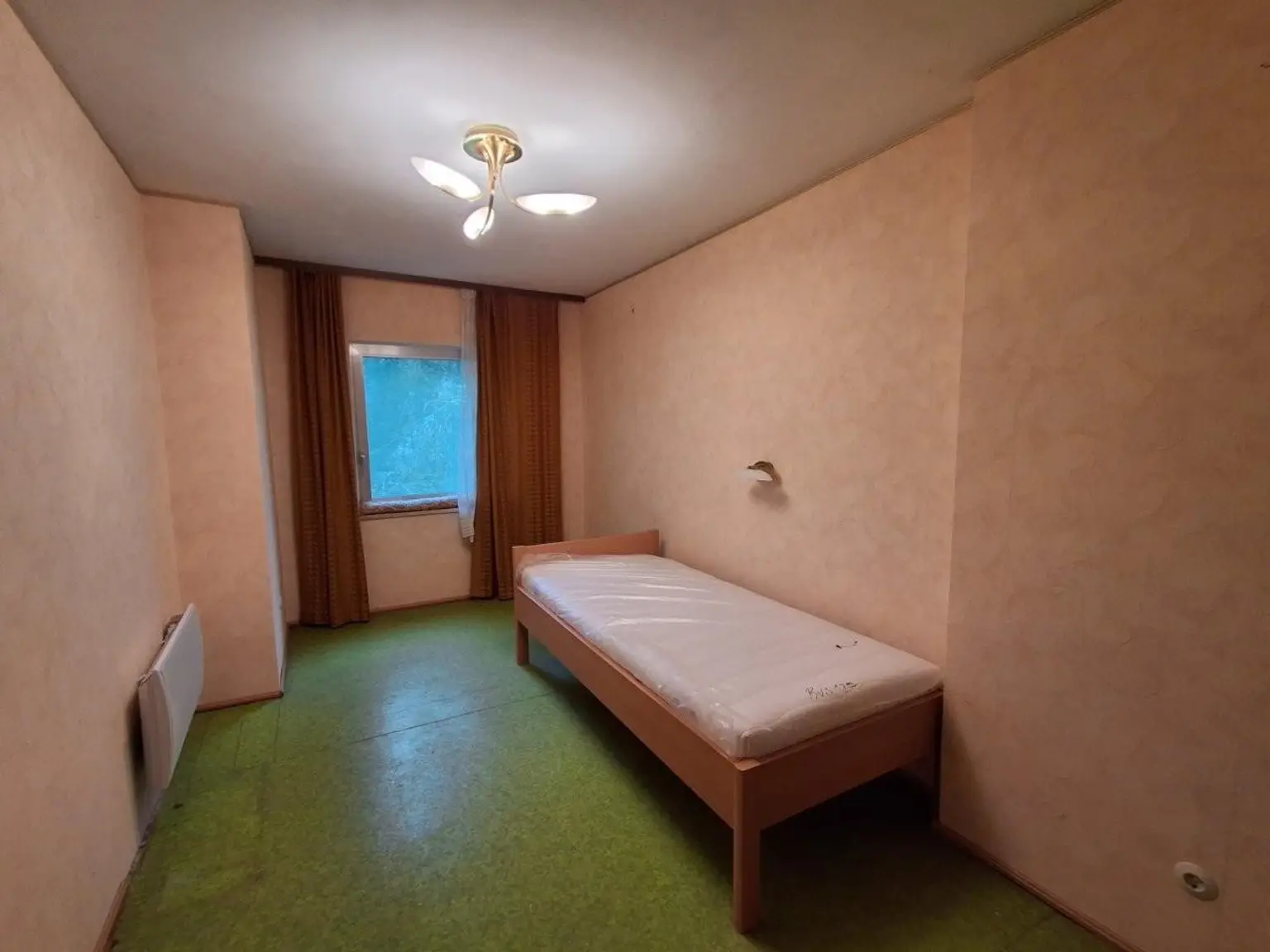 33 Schlafzimmer UG Haus 1 Moosbrunn