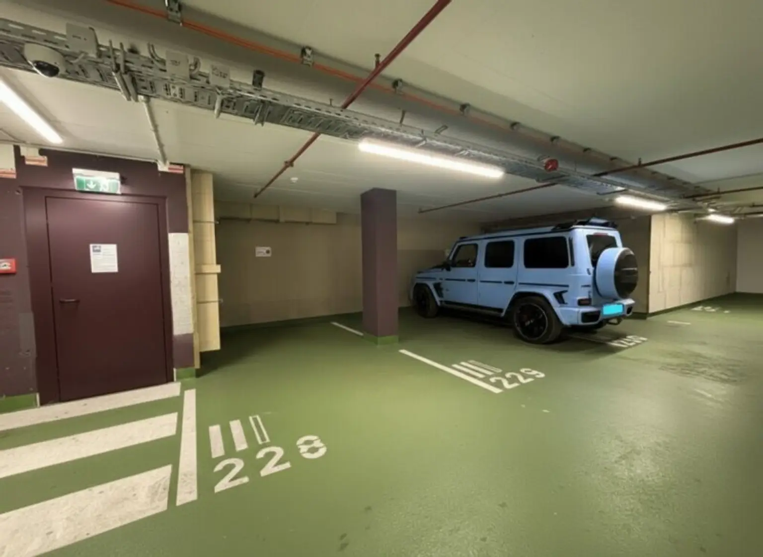 Parkplatz Nr. 228 (seitlich)