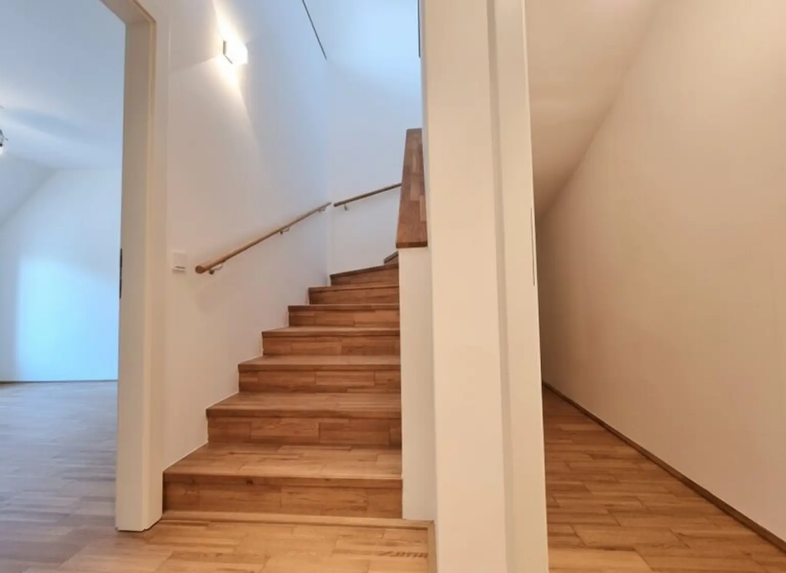 Treppenhaus / Abstellraum / Zimmer