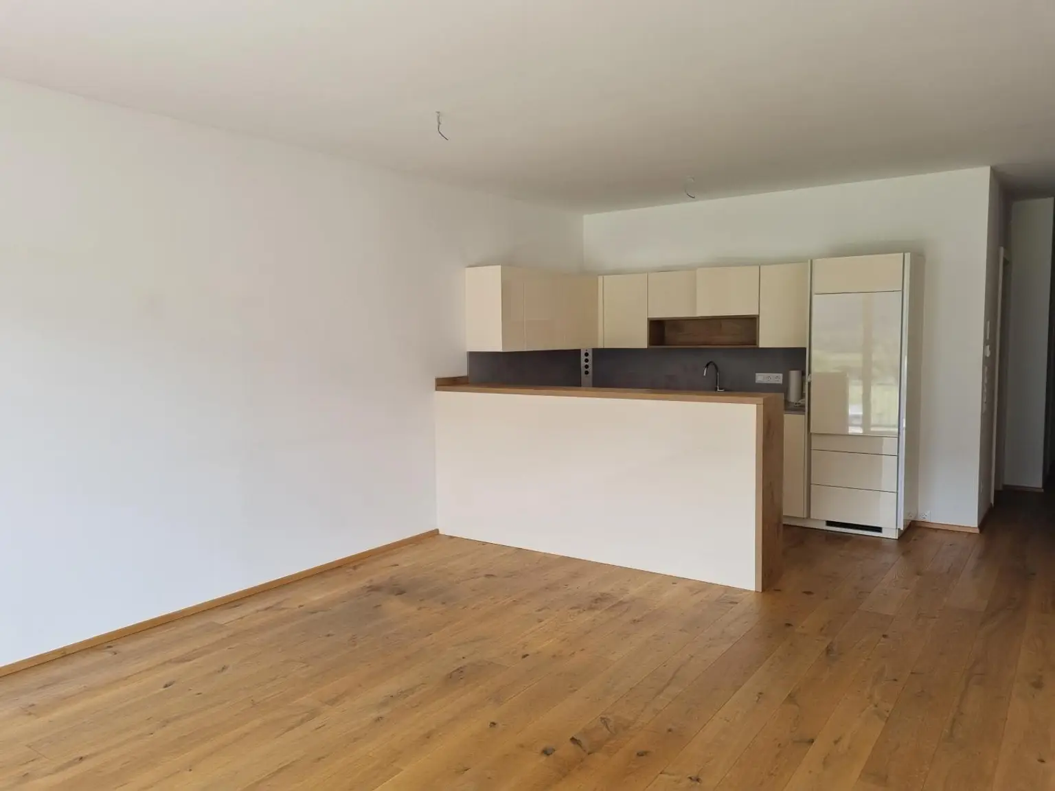 Moderne Neubau-Mietwohnung mit zwei Tiefgaragenplätzen