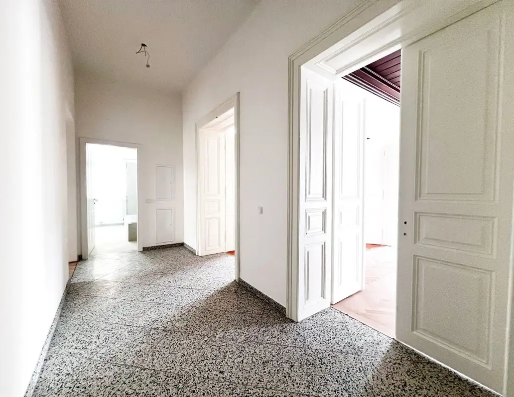 Top-renovierte 4 Zi-Altbauwohnung im Andräviertel zur Vermietung