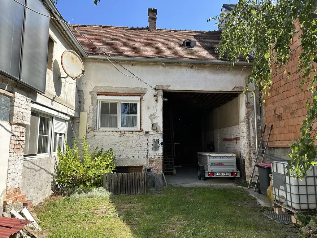 "Einfamilienhaus mit großem Grundstück in Schrattenberg"