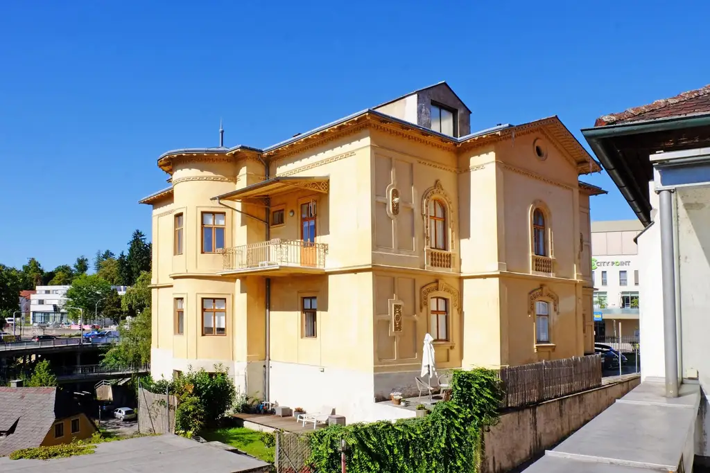 Historische Villa ALMEROTH im Stadtzentrum- Wohnen auf 250 m2 im OG plus 4 Untermieter