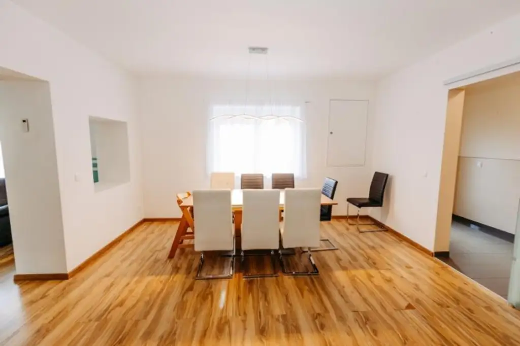 Verträumtes Bauernhaus neu adaptiert (2013) mit Toreinfahrt, Pool, Stadel und Schuppen