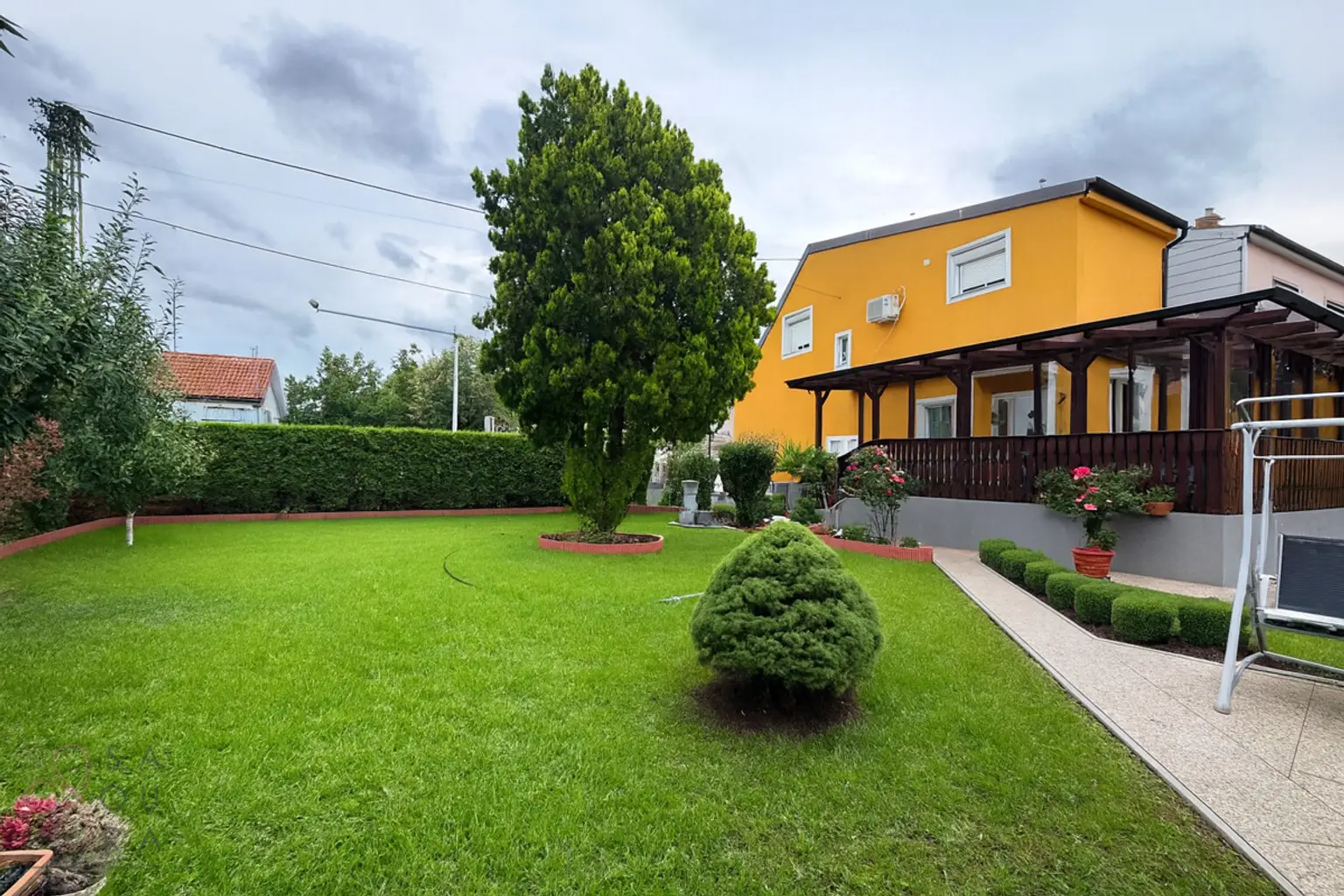Charmantes Einfamilienhaus mit Einliegerwohnung, Garten und Garage – vielseitig nutzbar