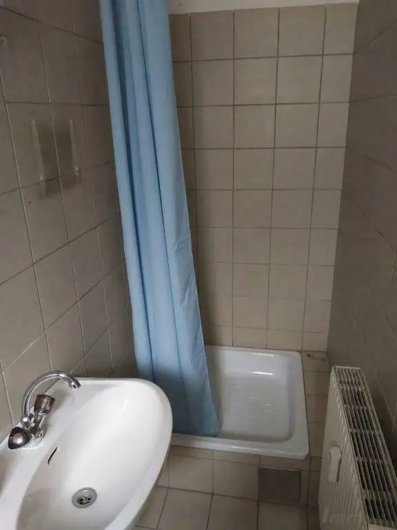 Geschäftslokal mit Verkaufsraum, Büroräumen, Lagerräumen im UG und Parkplätzen bei Dietrichsteinplatz zu vermieten!