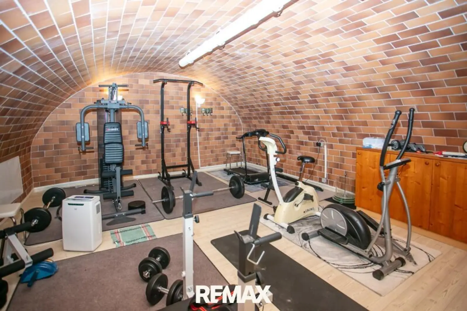 Fitnessraum KG_ Steiner Landstr. 50