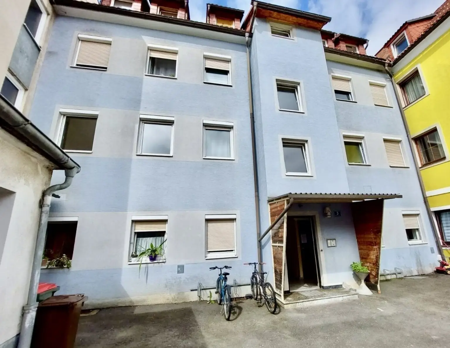 Investition für Anleger: Zinshaus mit 8 Wohnungen und 2 Garagen in Zeltweg, Steiermark