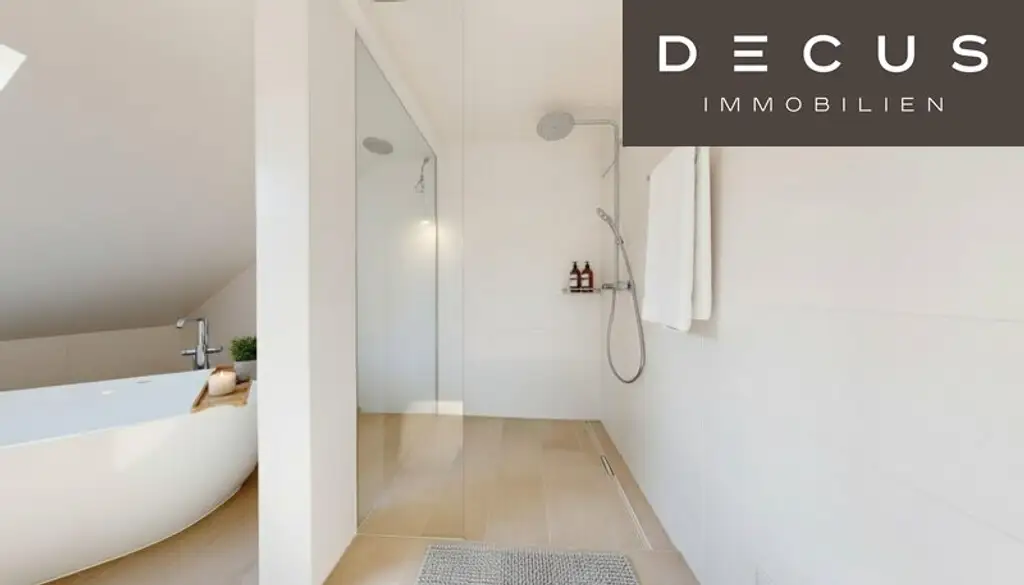 | EXKLUSIVE & LICHTDURCHFLUTETE DACHGESCHOSS - MAISONETTE - WOHNUNG MIT BLICK AUF DEN SCHLOSSBERG | PRIVATER LIFTZUGANG | 2 TERRASSEN | TOP LAGE