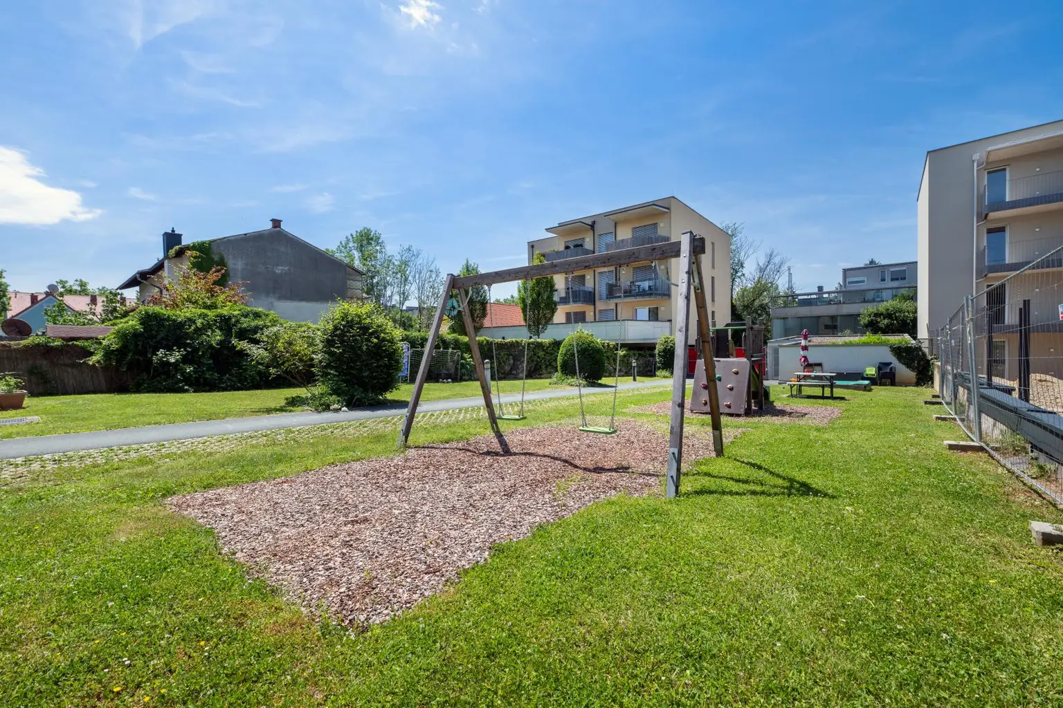 Eingang & Spielplatz Allgemeinfläche