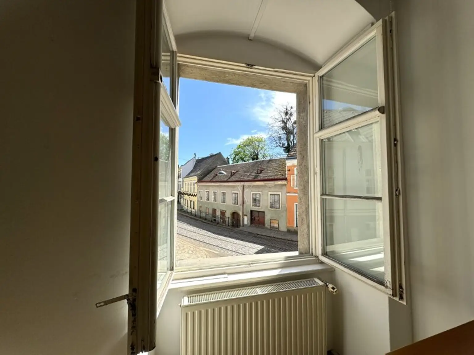 ALL INCLUSIVE MIETE: ca. 18m² Büro + Besprechungsraum! Glasfaser-Internet, Parkplatz etc.! PROVISIONSFREI!